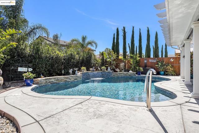 525 Stone Mountain Dr, Oakley CA: https://media.crmls.org/mediaz/d94d942a-e9e9-4593-b6c6-294c28ababc7.jpg