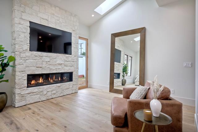 440 Pomona Avenue, Coronado CA: https://media.crmls.org/mediaz/d94ef211-3529-4c46-aa5c-e4d7813733df.jpg