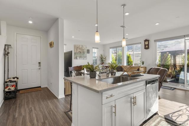 532 Enzo St, Lake Elsinore CA: https://media.crmls.org/mediaz/d951eb56-9f6b-429b-a282-931c76b84add.jpg