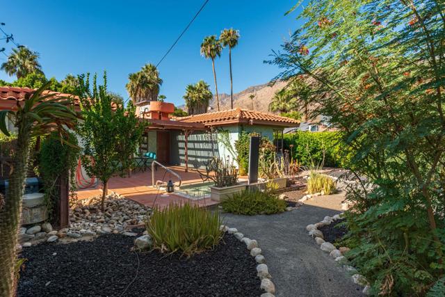 438 E Avenida Hokona, Palm Springs CA: https://media.crmls.org/mediaz/d9520487-35e2-4f97-9590-02f59322c595.jpg