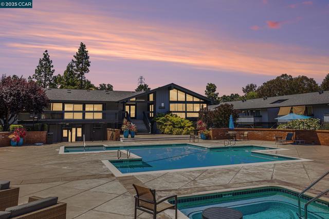 205 Masters Ct, Walnut Creek CA: https://media.crmls.org/mediaz/d952139e-8d9e-43c3-9785-2019c3c96d18.jpg