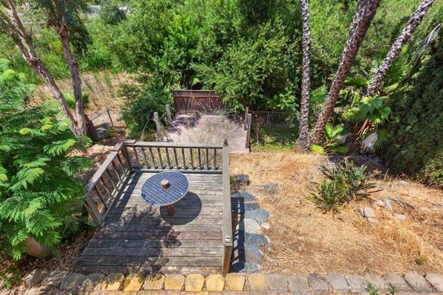 378 Paseo Marguerita, Vista CA: https://media.crmls.org/mediaz/d952abd4-84e8-42a0-8cc3-183cc84bf37c.jpg