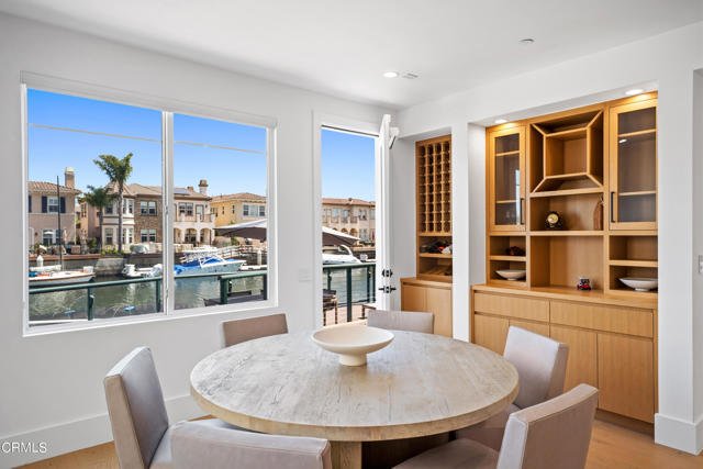 1520 Viewpoint Drive, Oxnard CA: https://media.crmls.org/mediaz/d952be89-829e-4f29-ae93-826bd8fe979a.jpg