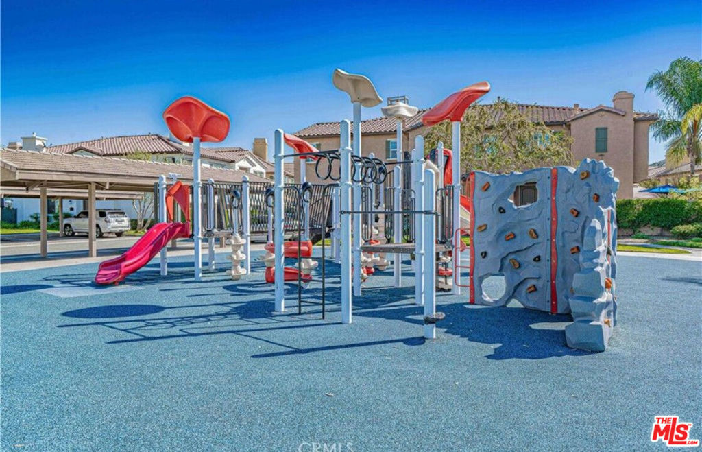 https://media.crmls.org/mediaz/d9532862-43b2-41a8-b8b0-aaa9b0f4b748.jpg?preset=X-Large