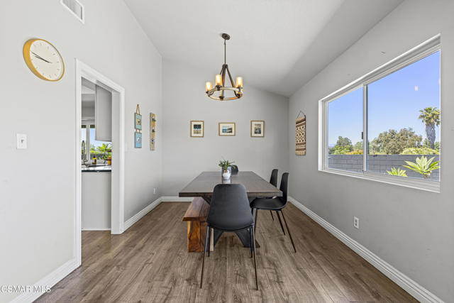 915 W Marcello Avenue, Thousand Oaks CA: https://media.crmls.org/mediaz/d95395d9-86a5-4670-a871-f5394700e876.jpg