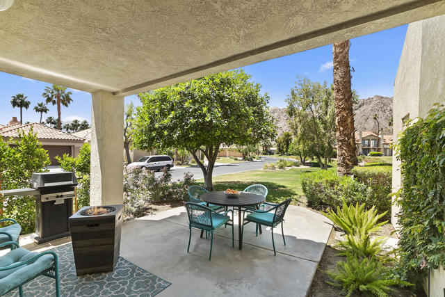 55459 Tanglewood, La Quinta CA: https://media.crmls.org/mediaz/d953dc26-505d-48a2-9917-38446a80f76a.jpg