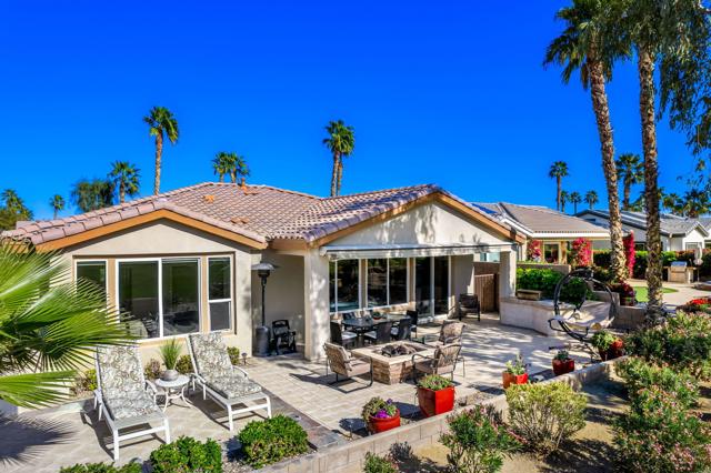 81945 Golden Star Way, La Quinta CA: https://media.crmls.org/mediaz/d953e707-4521-4379-981d-d1394e46739a.jpg