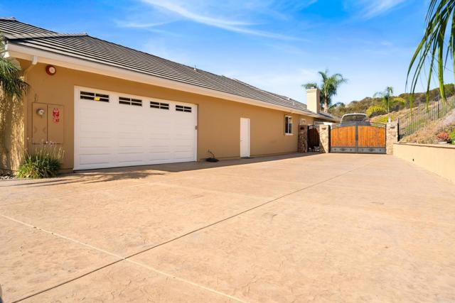 2772 Firebrand Drive, Alpine CA: https://media.crmls.org/mediaz/d95409a1-4f9d-4f1e-bc4f-00014c21c70e.jpg
