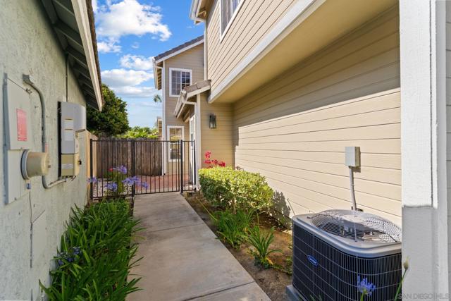 10598 Rancho Carmel Dr, San Diego CA: https://media.crmls.org/mediaz/d9544497-16d8-44c2-b400-b22108b917cb.jpg