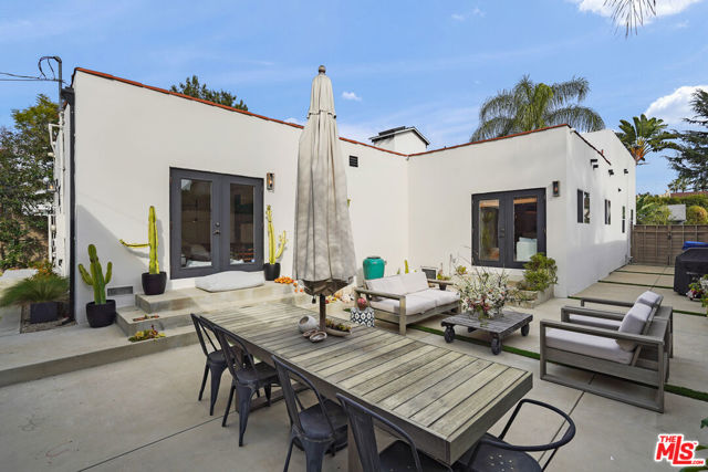 927 N Vista Street, Los Angeles CA: https://media.crmls.org/mediaz/d9546e5a-5f18-462c-a01f-4be7306545ef.jpg