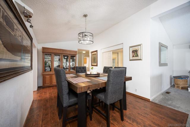2130 Sunset Dr, Vista CA: https://media.crmls.org/mediaz/d954a628-3885-4f58-9666-82c2705a8c6c.jpg