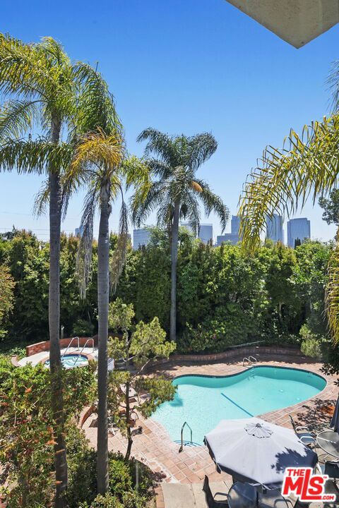 1340 Beverly Glen Boulevard, Los Angeles, California 90024, 2 Bedrooms Bedrooms, ,1 BathroomBathrooms,Condominium,For Sale,Beverly Glen,24406701