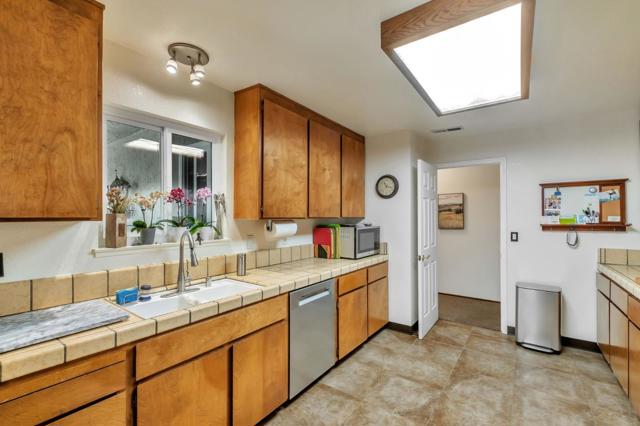 19 Magnolia Court, Watsonville CA: https://media.crmls.org/mediaz/d955056d-a2ec-4b2b-8cad-14e297a957ab.jpg