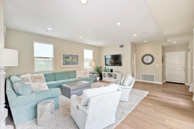 295 Chinquapin Ave, Carlsbad CA: https://media.crmls.org/mediaz/d9552277-2fee-4a5f-9566-0389e65fe785.jpg