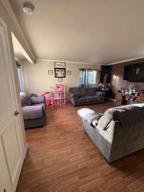 418 Calaveras Way, Greenfield CA: https://media.crmls.org/mediaz/d9558d09-1137-47cf-b5b4-d8120cea5873.jpg