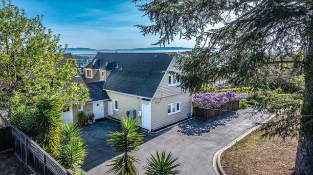 Image 3 of 75 For 819 Holly Road