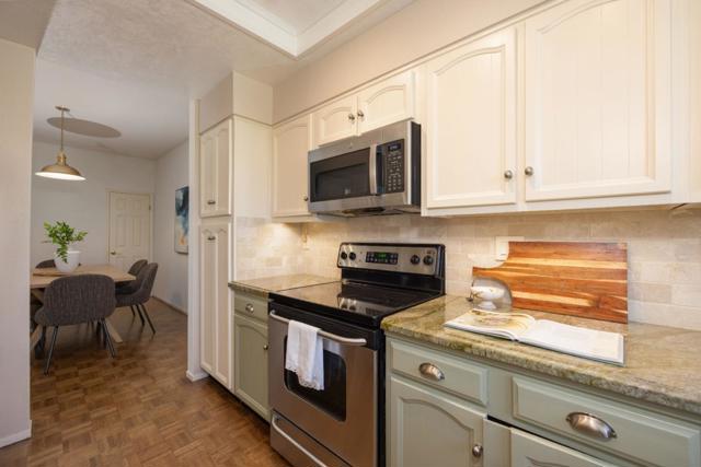 21 Pinehurst Lane, Half Moon Bay CA: https://media.crmls.org/mediaz/d955de08-87d3-4f60-8ba1-b87b0bbb4172.jpg
