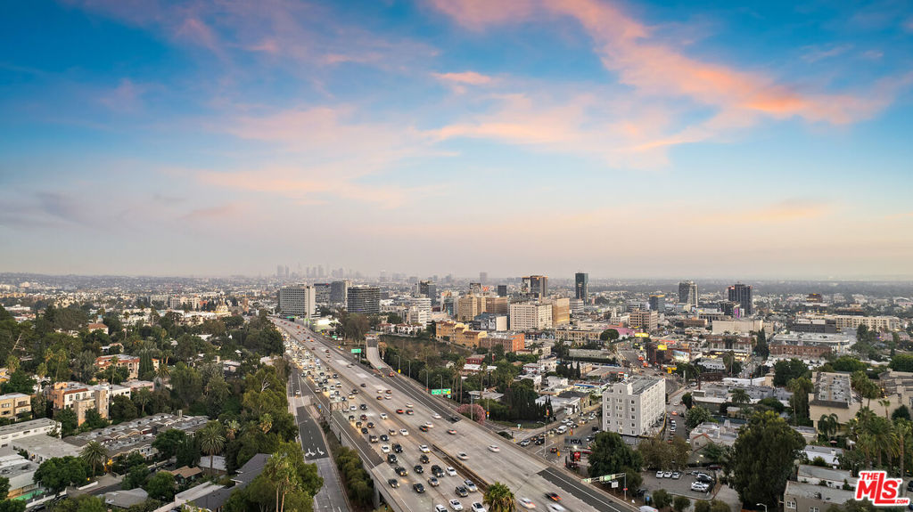 https://media.crmls.org/mediaz/d9560d86-685e-4f46-b389-1bf296071606.jpg?preset=X-Large