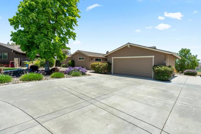 38 Barbras Court, Hollister CA: https://media.crmls.org/mediaz/d95640c1-4663-4edd-ba8e-659b910c3bad.jpg