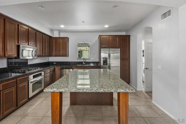 1623 Gila Ct, Chula Vista CA: https://media.crmls.org/mediaz/d956e31e-9964-4492-847c-dfe71d77b98d.jpg
