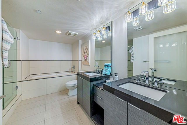 600 S Ridgeley Drive, Los Angeles CA: https://media.crmls.org/mediaz/d957cc89-804f-4d81-b608-9896bc424c38.jpg