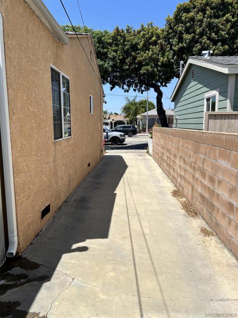 1622 W 223Rd St, Torrance CA: https://media.crmls.org/mediaz/d9580a84-ff46-4c4c-88f8-56d0bac22138.jpg
