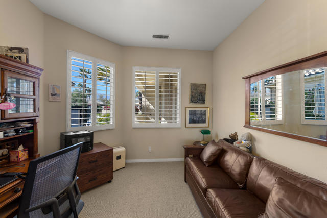 Image 33 of 64 For 4 Elizabeth Court