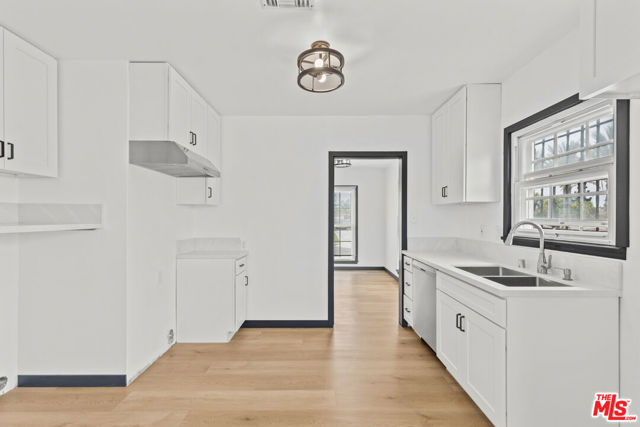 9829 S 7th Avenue, Inglewood CA: https://media.crmls.org/mediaz/d9588cf0-d80a-40ce-825d-fb4a26419d7d.jpg