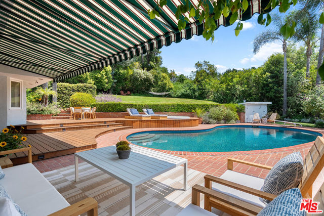 11818 Laurel Hills Road, Studio City CA: https://media.crmls.org/mediaz/d958f84c-cdc7-41c6-832e-99ef9b0e16a4.jpg