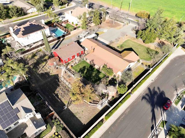 3215 Ohara Ave, Brentwood CA: https://media.crmls.org/mediaz/d958f90b-fc40-4df5-b8ae-eea0d33abbb5.jpg