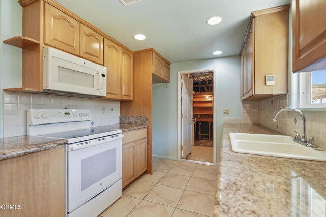 Detail Gallery Image 12 of 40 For 871 Oak Ave, Fillmore,  CA 93015 - 2 Beds | 2 Baths