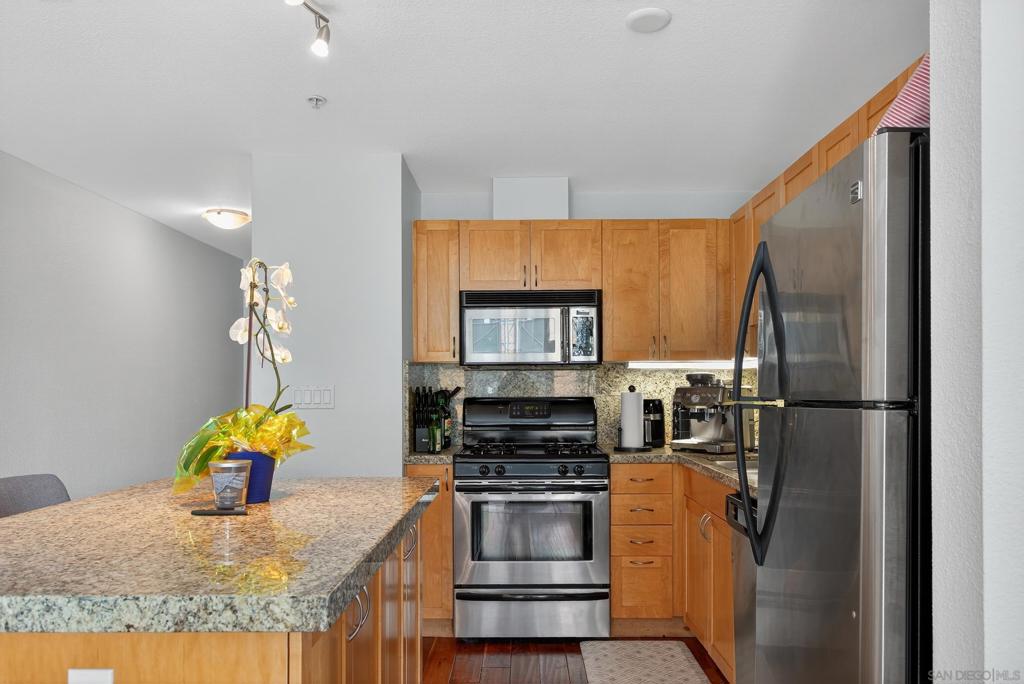 MLS #250033334SD img 6