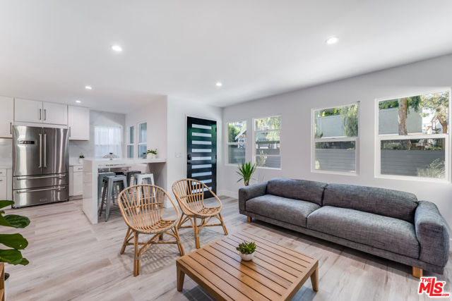 24 20th Avenue, Venice CA: https://media.crmls.org/mediaz/d959bfae-668f-4736-84e8-05578ea3b3c4.jpg