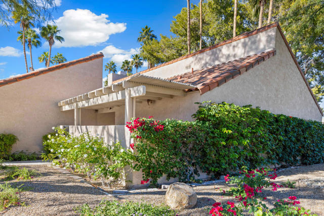 308 Forest Hills Drive, Rancho Mirage CA: https://media.crmls.org/mediaz/d959cd9a-26cc-4817-9f15-d39088671e3d.jpg