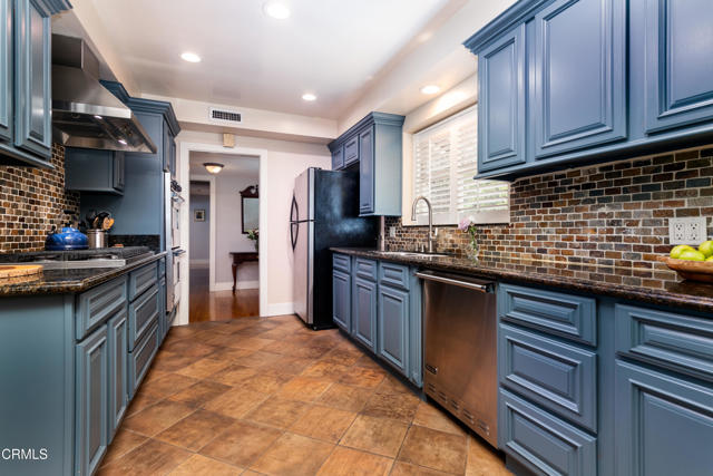 Detail Gallery Image 18 of 55 For 4402 El Camino Corto, La Canada Flintridge,  CA 91011 - 4 Beds | 3 Baths