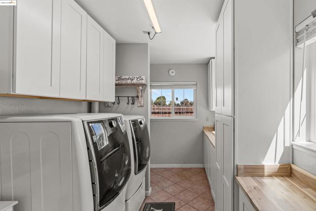 1600 Eden Plains Rd, Brentwood CA: https://media.crmls.org/mediaz/d95a8eeb-a39d-48de-b34a-6aa8ea3affee.jpg
