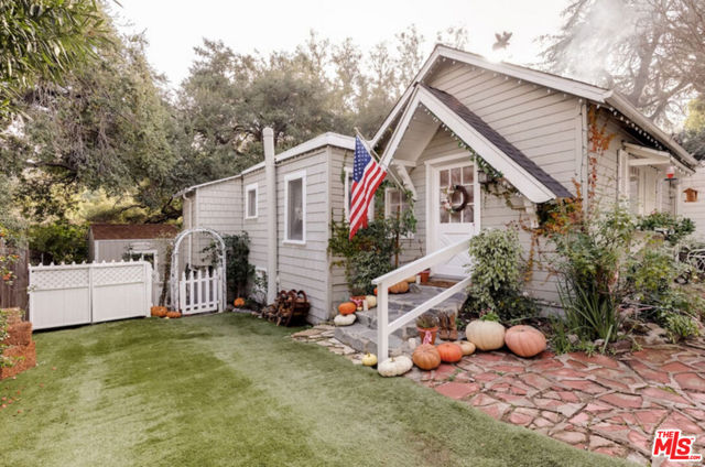 19544 Bowers Drive, Topanga CA: https://media.crmls.org/mediaz/d95af4c6-882e-4a32-9f03-4a44d952c4dc.jpg