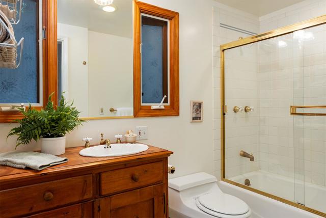 951 Jenny Way, Felton CA: https://media.crmls.org/mediaz/d95b2dc8-1938-4f8a-b661-b98dc72cbbf9.jpg