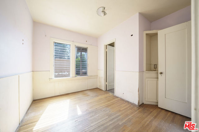 4804 La Canada Boulevard, La Canada Flintridge CA: https://media.crmls.org/mediaz/d95c78b5-8600-4da5-937a-42dbfdb7097f.jpg