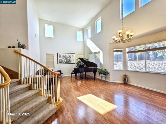 881 Meadow View Dr, Richmond CA: https://media.crmls.org/mediaz/d95cdc5f-afe4-48e0-9d8d-266c97c25a48.jpg