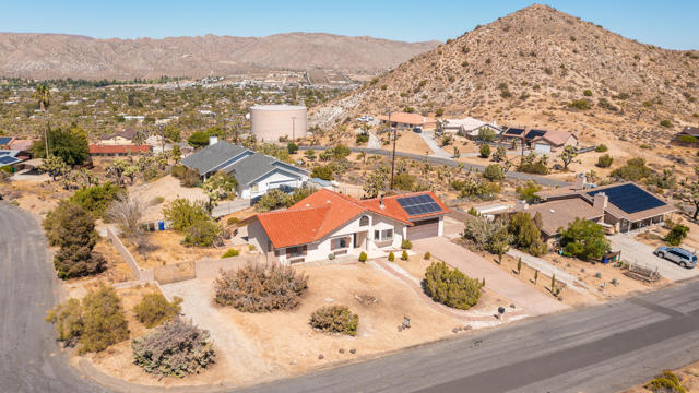 55710 Free Gold Dr Drive, Yucca Valley CA: https://media.crmls.org/mediaz/d95d2879-2baf-44ed-bb0d-27e365fb83a7.jpg