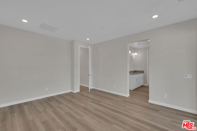 23755 Orange Blossom Drive, Newhall CA: https://media.crmls.org/mediaz/d95e6776-ac09-4059-b8b4-f17651371fa7.jpg