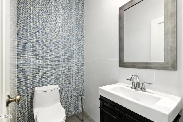 Detail Gallery Image 18 of 33 For 7772 Torreyson Dr, Los Angeles,  CA 90046 - 3 Beds | 5 Baths