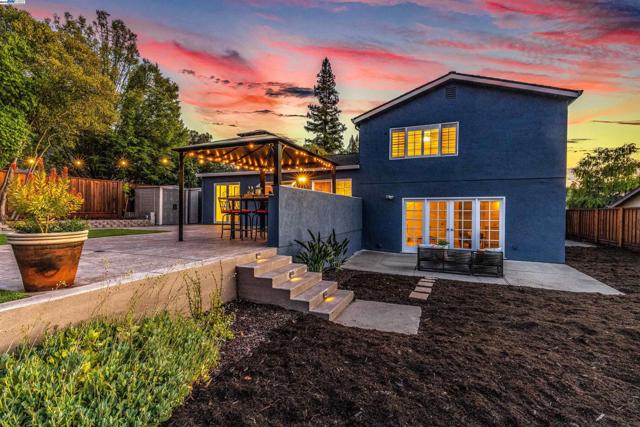702 Sylvaner Dr, Pleasanton CA: https://media.crmls.org/mediaz/d9602f35-f1b9-4c3e-839e-26f0bfc9e45a.jpg
