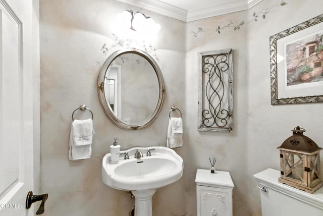 Detail Gallery Image 10 of 20 For 1095 Amberton Ln, Thousand Oaks,  CA 91320 - 3 Beds | 2/1 Baths