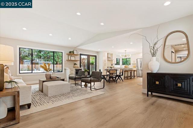 721 Sinnet Ct, Danville CA: https://media.crmls.org/mediaz/d960fa07-c872-442e-9f5d-f8dca671dc29.jpg