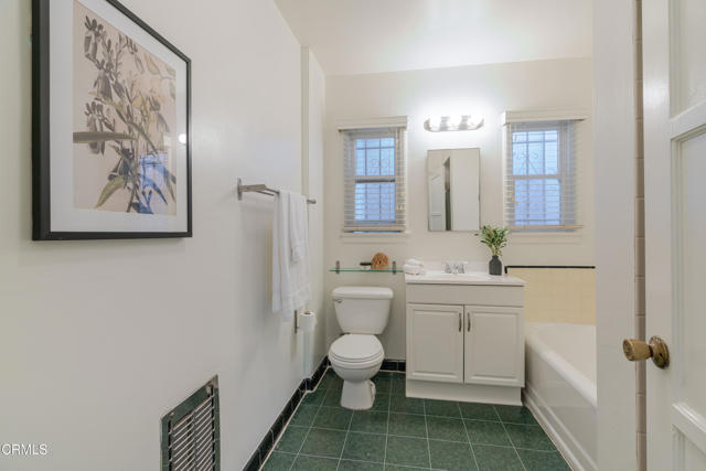 Detail Gallery Image 7 of 12 For 3349 Wood Ter, Los Angeles,  CA 90027 - – Beds | – Baths