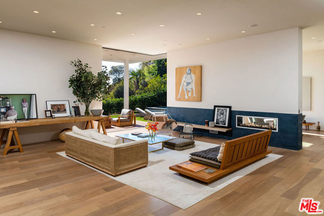 1355 Devlin Drive, Los Angeles CA: https://media.crmls.org/mediaz/d96287a0-72e6-476b-9ebe-107e06622670.jpg