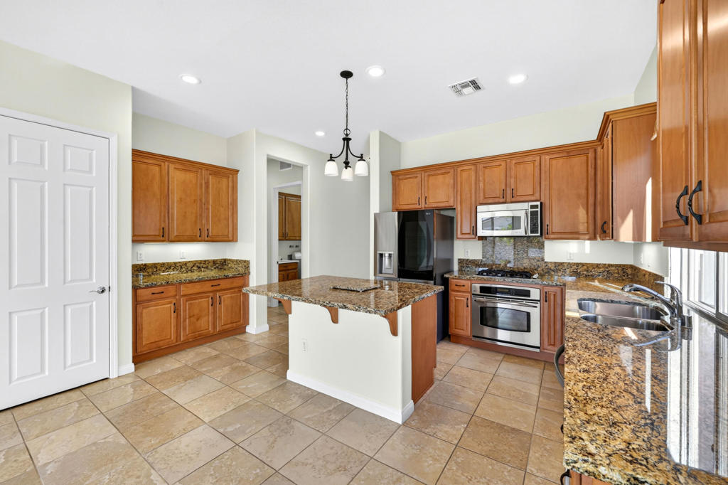 MLS #219139931DA image #3