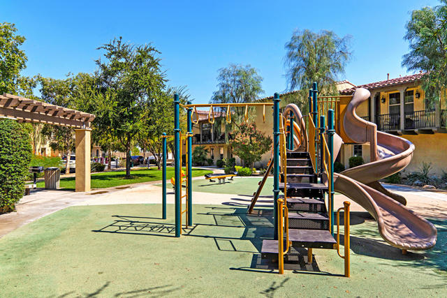 585 Via De La Paz, Palm Desert, CA 92211